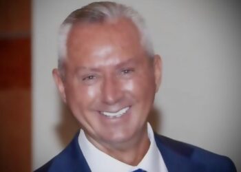 Vertragshilfe24 Logo mit Schatten von Christoph Kirchenstein - Symbolbild für rechtliche Unterstützung bei Verträgen