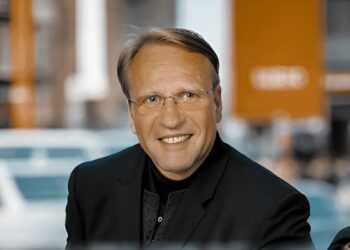 Andreas Thiede, Versicherungsexperte von PKK Consulting in Baar, bei der Beratung eines Kunden